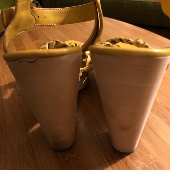 Gap Platform Heels Sandals Yellow Leather Wood Sole Size 9 - Picture 10 of 13